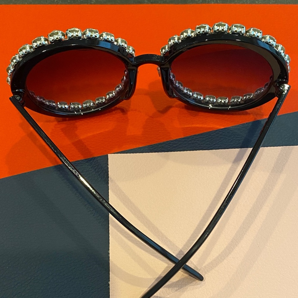 Elegant Black Crystal-Embellished Sunglasses - Picture 5 of 5